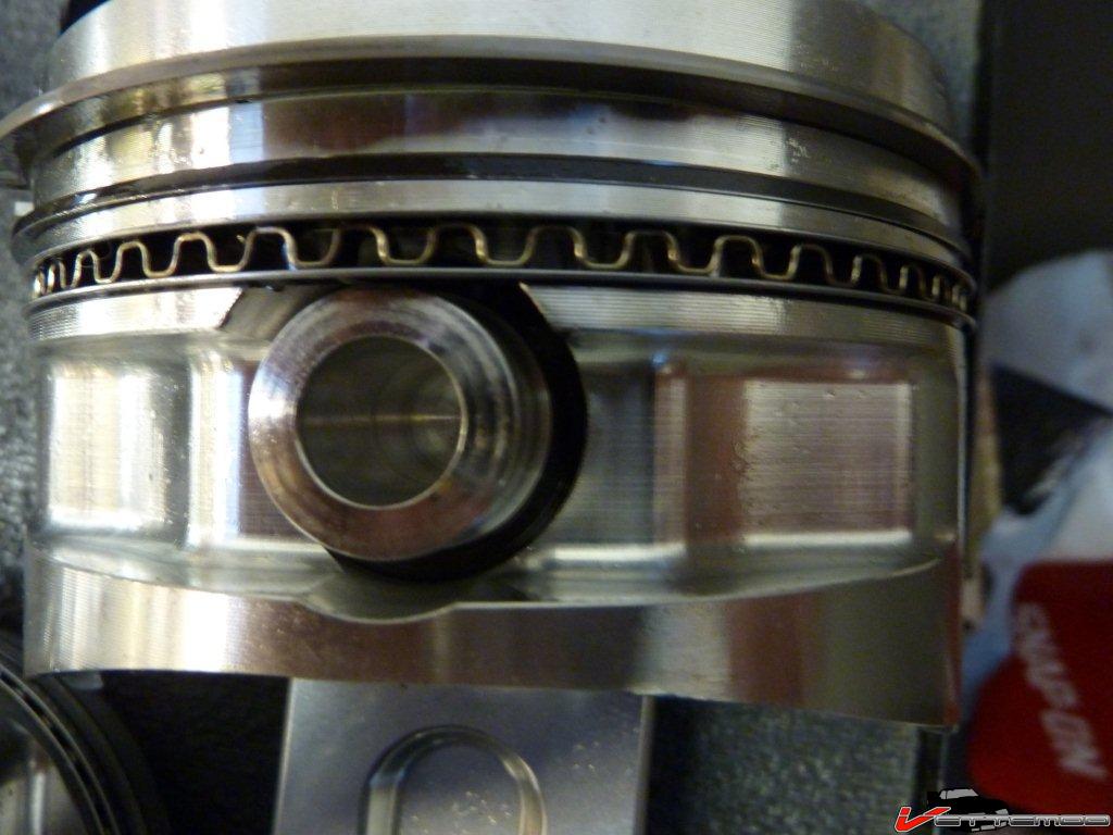 Piston pin galling in a drag race engine