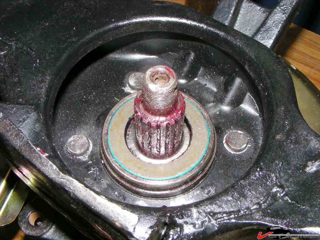 rear spindle - 11 - inner seal.jpg