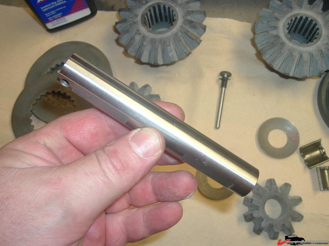 new cross shaft & bolt.JPG