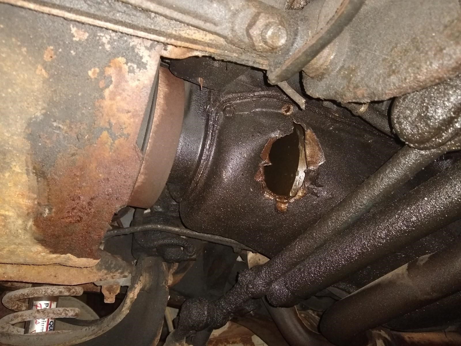 oil pan drain hole.jpg